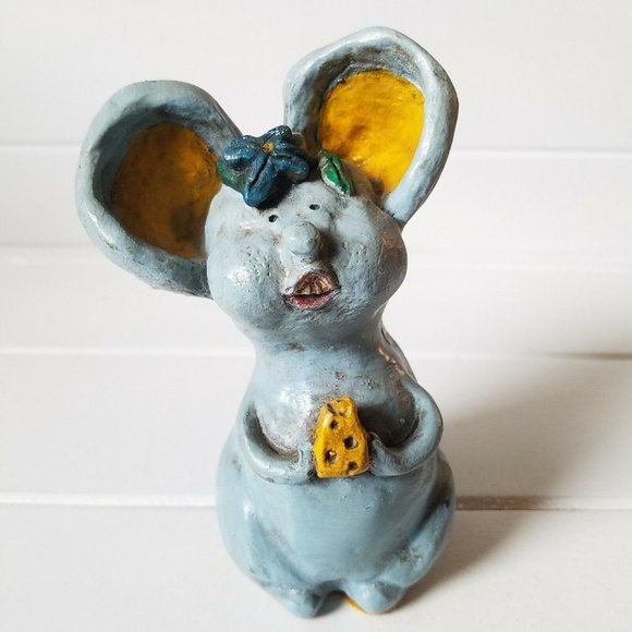 Vintage Mouse Holding Cheese Figurine - Picture 2 of 12
